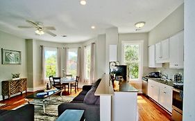 2 Bedroom Renovated Townhouse In Downtown Savannah