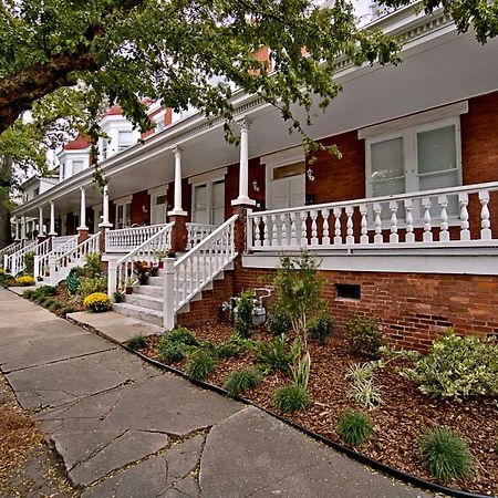 2 Bedroom Renovated Townhouse In Downtown Savannah Exterior photo