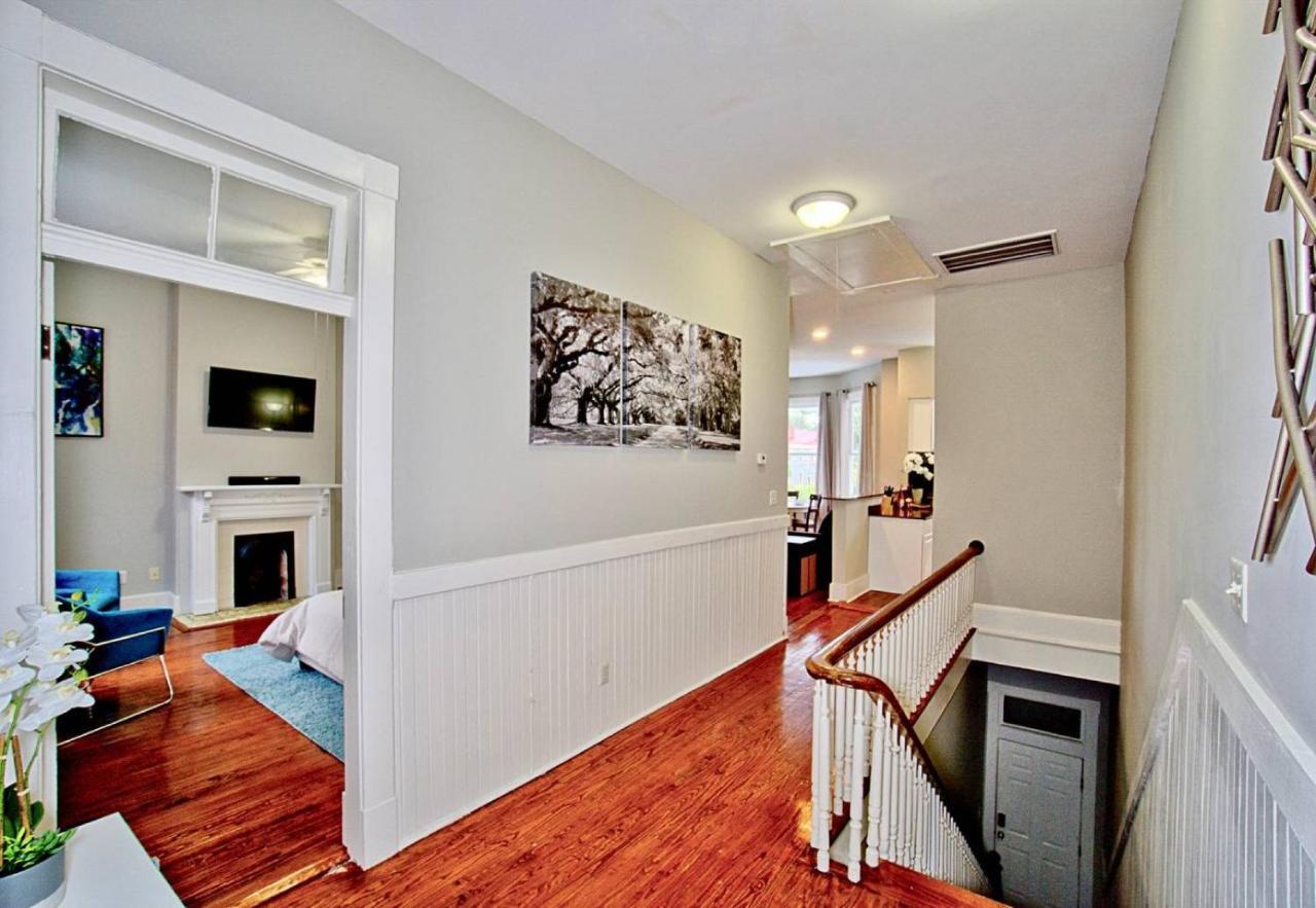 2 Bedroom Renovated Townhouse In Downtown Savannah Exterior photo