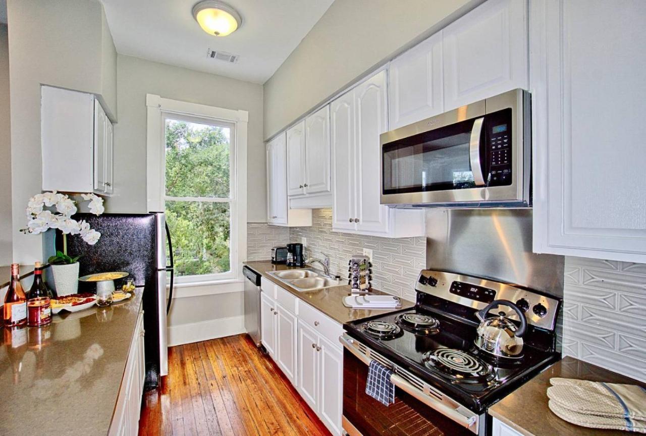 2 Bedroom Renovated Townhouse In Downtown Savannah Exterior photo