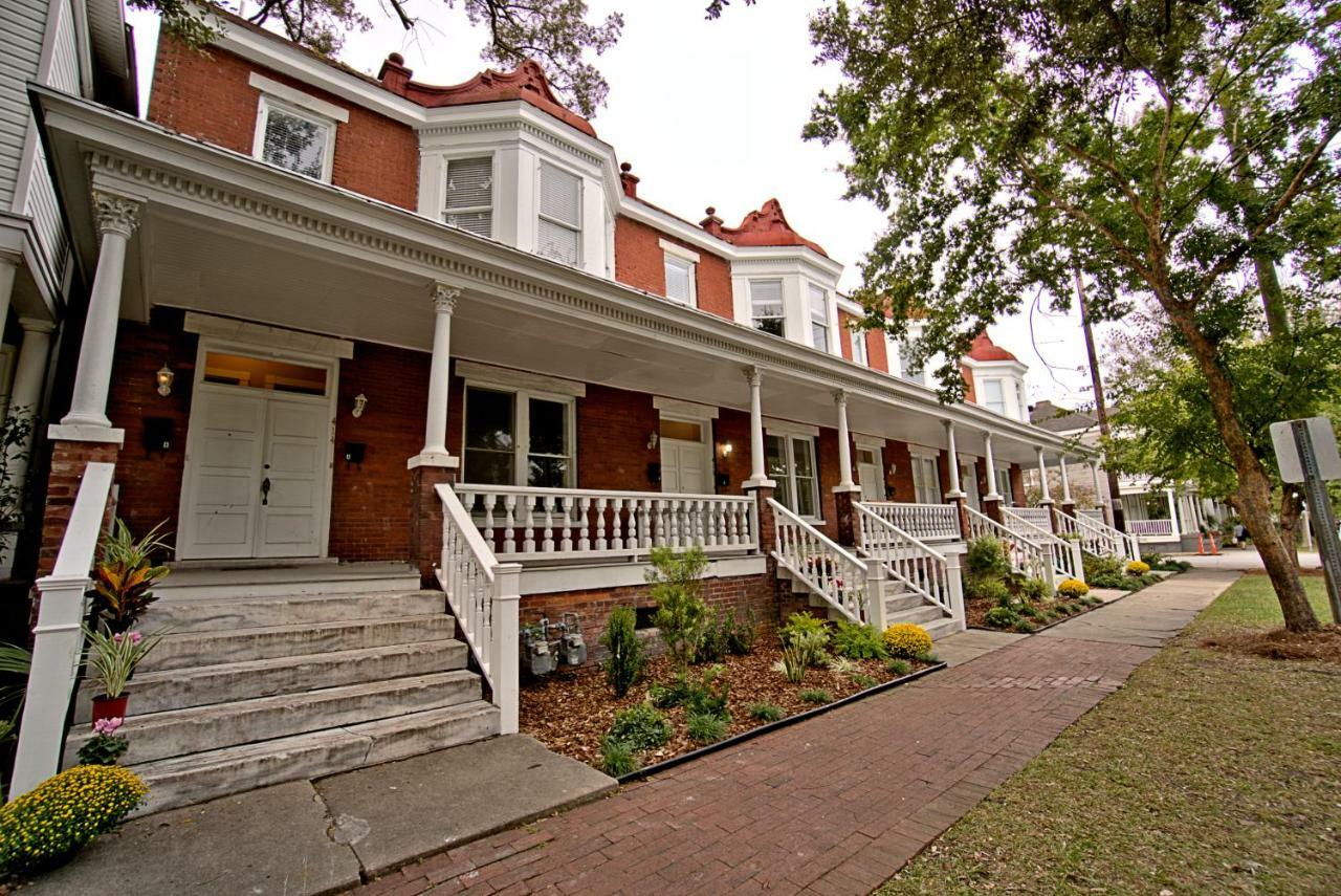 2 Bedroom Renovated Townhouse In Downtown Savannah Exterior photo